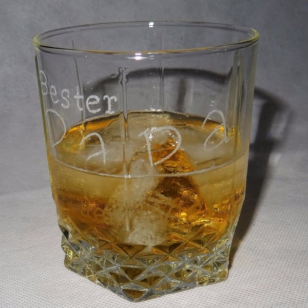 Personalisiertes Whiskyglas mit Gravur  BESTER PAPA Vatertag Weihnachten